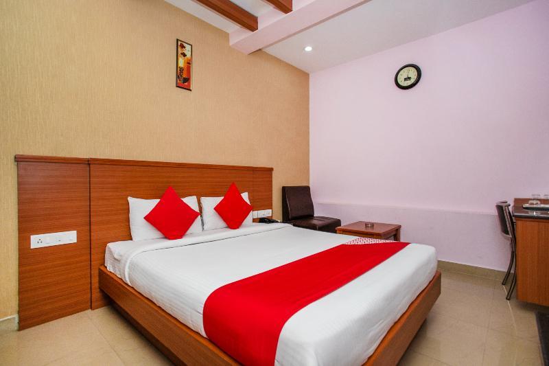 Oyo 6960 Kengeri Hotel Bangalore Bagian luar foto